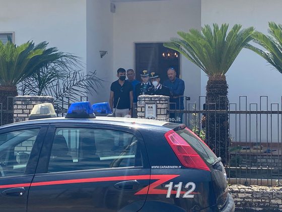 Legato ad una sedia e incappucciato, 75enne trovato morto in casa: si indaga per omicidio - Corriere Salentino