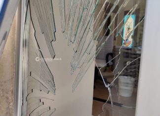 Danneggia la vetrina del negozio e si ferisce: 43enne muore dissanguato nella sua auto