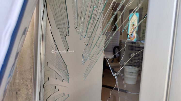 Danneggia la vetrina del negozio e si ferisce: 43enne muore dissanguato nella sua auto - Corriere Salentino