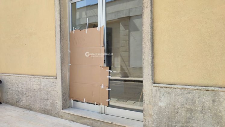 Danneggia la vetrina del negozio e si ferisce: 43enne muore dissanguato nella sua auto - Corriere Salentino