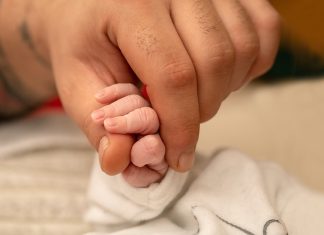 Salute e Benessere. Allattare al seno dopo un tumore è sicuro per mamma e bimbo