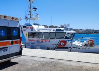 Malore mentre è in barca con gli amici: turista soccorsa a largo