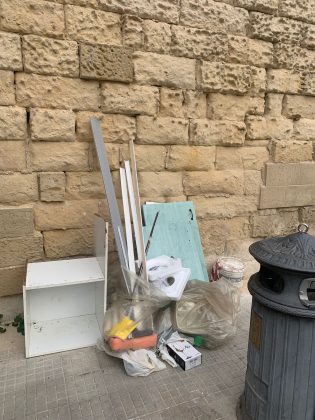 Abbandono di rifiuti in via Adua. I consiglieri di Prima Lecce/Andare Oltre: “Si intervenga subito” - Corriere Salentino