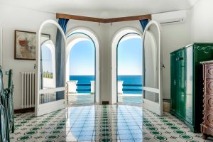 I multimilionari del Medio Oriente a caccia di ville da sogno nel Salento. Da Lecce a Santa Maria di Leuca le star comprano case - Corriere Salentino