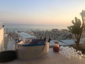 Salento: Elisa a Lido Venere (Pescoluse) al mare con la famiglia. A fine giornata: “Sono stanca ma felice” - Corriere Salentino