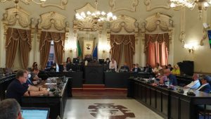 Il Piano comunale delle coste passa con 17 voti della maggioranza: 8 “no”, le polemiche continuano e anche la guerra giudiziaria - Corriere Salentino