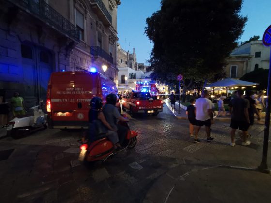 Fiamme in centro città: divampa rogo nel deposito dell'Urban Cafè - Corriere Salentino