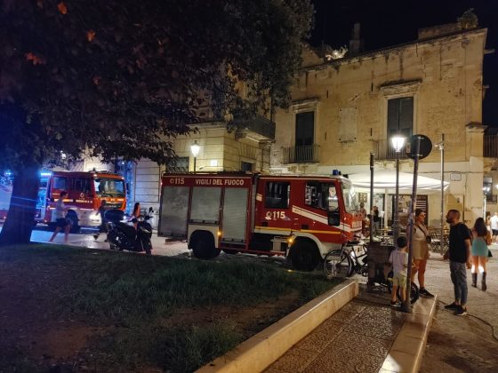 Fiamme in centro città: divampa rogo nel deposito dell'Urban Cafè - Corriere Salentino