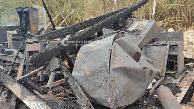 Fiamme nel Capo di Leuca, rogo distrugge stabilimento balneare - Corriere Salentino