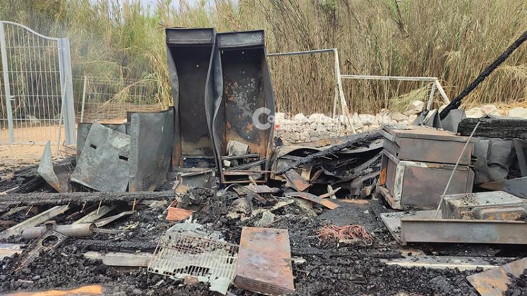 Fiamme nel Capo di Leuca, rogo distrugge stabilimento balneare - Corriere Salentino