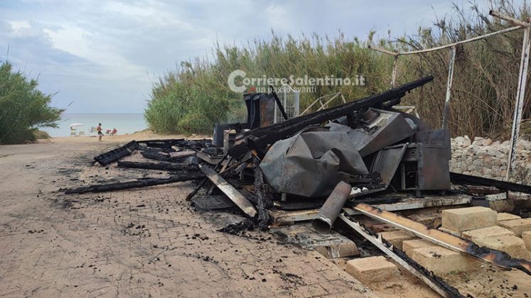 Fiamme nel Capo di Leuca, rogo distrugge stabilimento balneare - Corriere Salentino