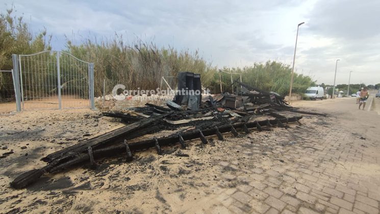 Fiamme nel Capo di Leuca, rogo distrugge stabilimento balneare - Corriere Salentino