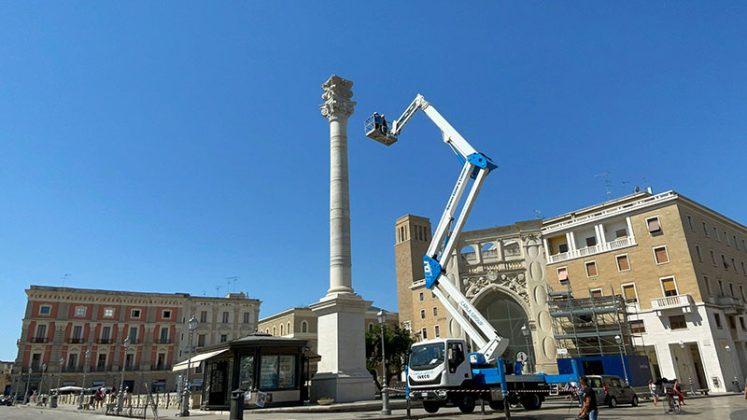 Copia statua di Sant'Oronzo: oggi sopralluogo dei tecnici sulla colonna - Corriere Salentino