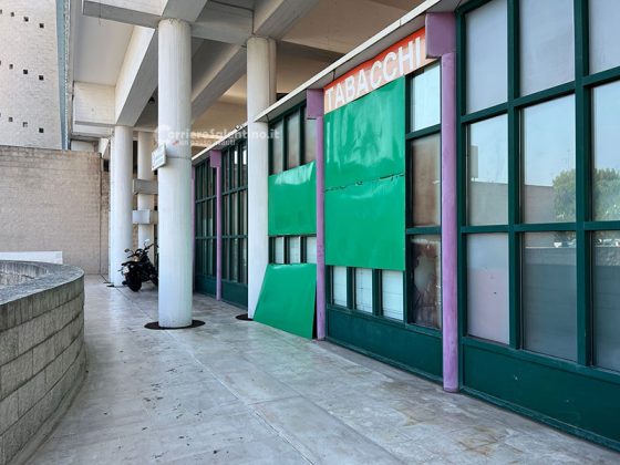 Tentano il furto con spaccata ma la doppia vetrata regge: ladri via a mani vuote - Corriere Salentino