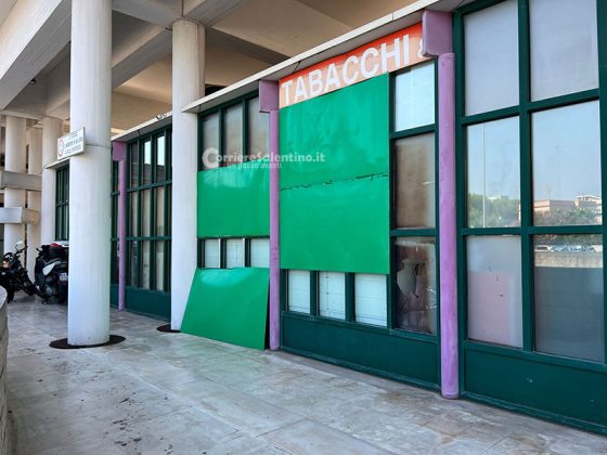 Tentano il furto con spaccata ma la doppia vetrata regge: ladri via a mani vuote - Corriere Salentino