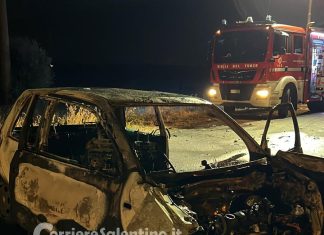 Ennesimo rogo d’auto nella notte, brucia la Citroen di una ventottenne: si indaga sulle cause
