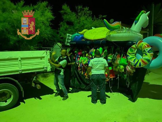 Blitz interforze contro l'abusivismo sulle spiagge di Porto Cesareo: liberati 50 mq di spiaggia pubblica - Corriere Salentino