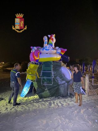 Blitz interforze contro l'abusivismo sulle spiagge di Porto Cesareo: liberati 50 mq di spiaggia pubblica - Corriere Salentino