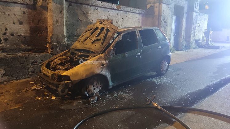 L’auto prende fuoco in movimento ma lei non si accorge di nulla: tanta paura per una giovane automobilista - Corriere Salentino