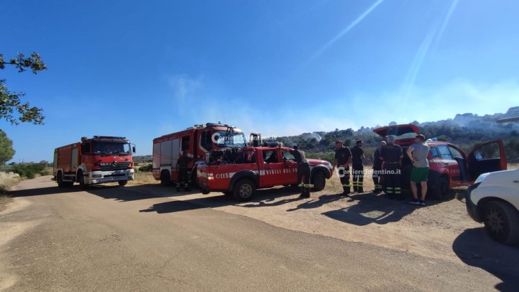 Salento in fiamme, emergenza senza fine. Squadre a lavoro da ore, intervengono i canadair - Corriere Salentino