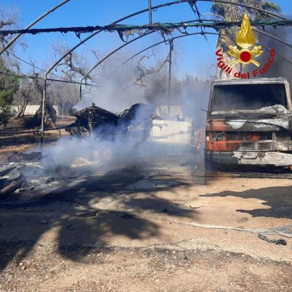 Salento in fiamme, emergenza senza fine. Squadre a lavoro da ore, intervengono i canadair - Corriere Salentino