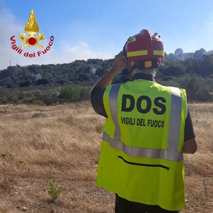 Salento in fiamme, emergenza senza fine. Squadre a lavoro da ore, intervengono i canadair - Corriere Salentino