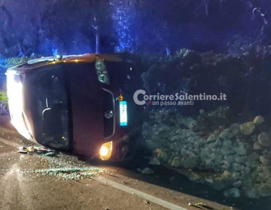 Schianto nella notte nel Capo di Leuca, l'auto termina su un fianco: tre ragazze in ospedale - Corriere Salentino