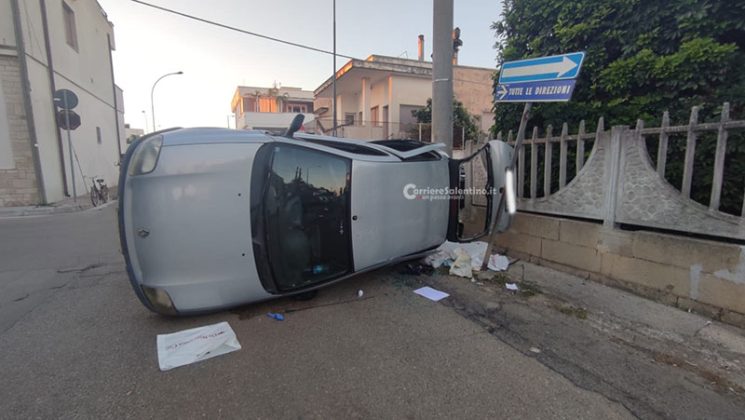Scontro all'incrocio in paese, una delle auto si ribalta: quattro feriti - Corriere Salentino