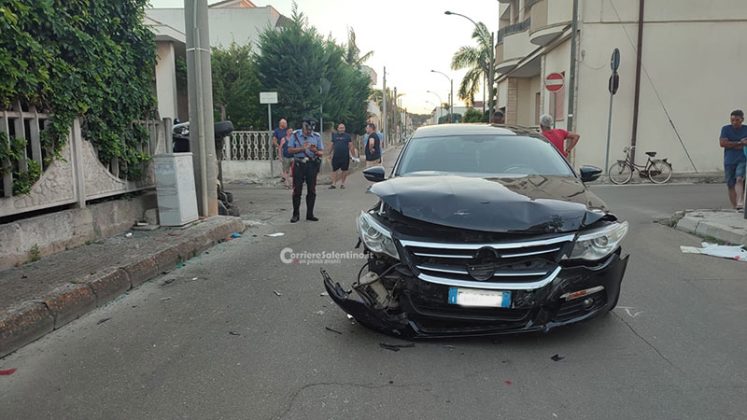 Scontro all'incrocio in paese, una delle auto si ribalta: quattro feriti - Corriere Salentino