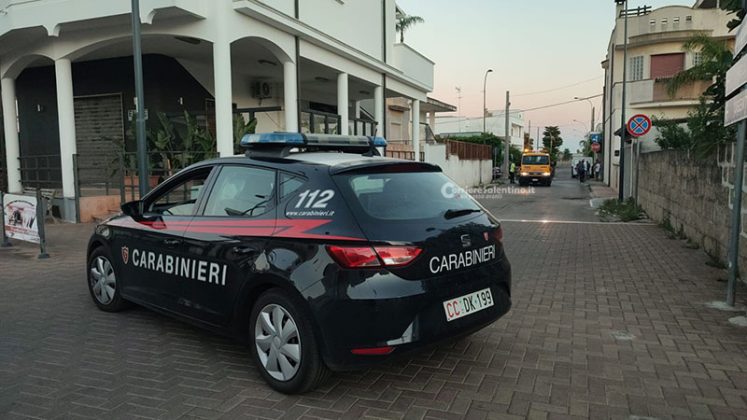 Scontro all'incrocio in paese, una delle auto si ribalta: quattro feriti - Corriere Salentino