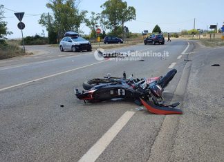 Impatto tra auto e moto all’incrocio: centauro in ospedale con codice rosso