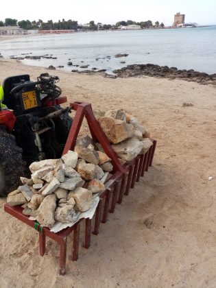 Muretti a secco demoliti per ancorare gli ombrelloni, multe sino a 500 euro - Corriere Salentino