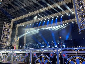 Notte della Taranta con i nuovi volti del pop, da Madame a Stromae, fino a Pericolo. Elodie energia pura. Samuele Bersani canta in dialetto: “Cazziato per la zeta” - Corriere Salentino