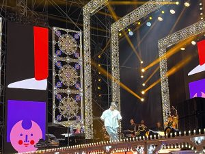 Notte della Taranta con i nuovi volti del pop, da Madame a Stromae, fino a Pericolo. Elodie energia pura. Samuele Bersani canta in dialetto: “Cazziato per la zeta” - Corriere Salentino