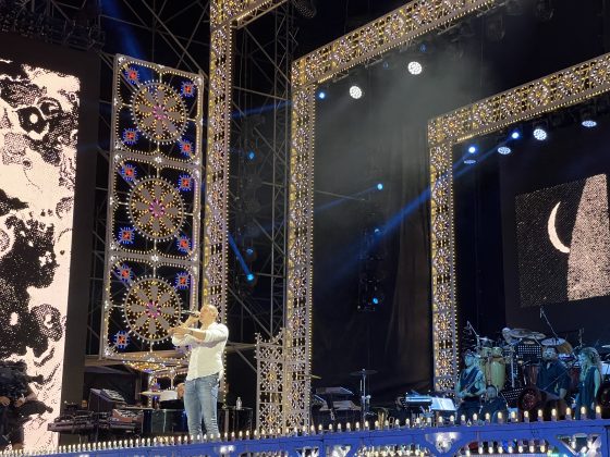 Notte della Taranta con i nuovi volti del pop, da Madame a Stromae, fino a Pericolo. Elodie energia pura. Samuele Bersani canta in dialetto: “Cazziato per la zeta” - Corriere Salentino