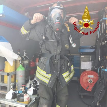 Vasto incendio in periferia: fiamme in una ditta di rifiuti. Uliveti e macchia a fuoco a San Cataldo - Corriere Salentino