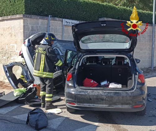 Violento impatto tra auto all'incrocio: un ferito trasportato in ospedale - Corriere Salentino