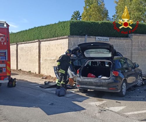 Violento impatto tra auto all'incrocio: un ferito trasportato in ospedale - Corriere Salentino