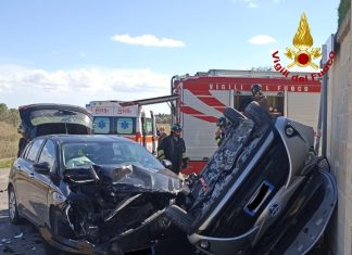 Violento impatto tra auto all’incrocio: un ferito trasportato in ospedale