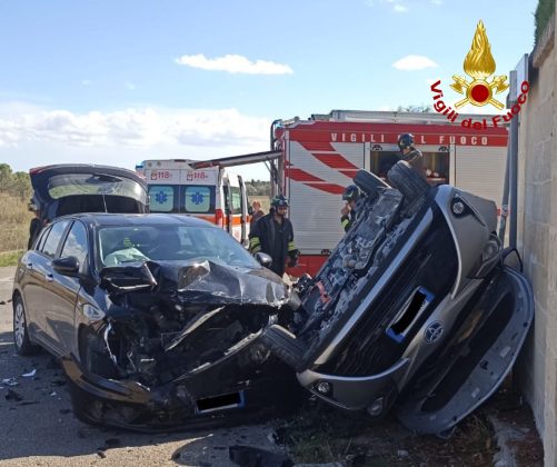 Violento impatto tra auto all'incrocio: un ferito trasportato in ospedale - Corriere Salentino
