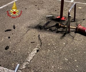 L'auto si scontra con un idrante: sospese le proiezioni nel cinema - Corriere Salentino