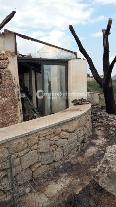 Fiamme in località Burgesi e scatta l'allarme: il rogo raggiunge la discarica, ma viene spento in tempo - Corriere Salentino