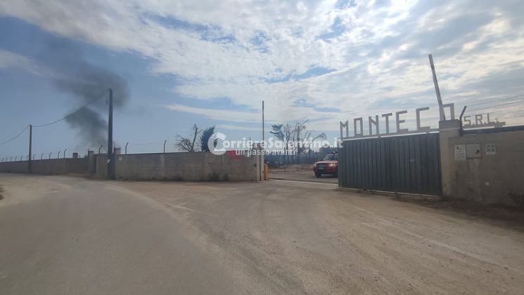 Fiamme in località Burgesi e scatta l'allarme: il rogo raggiunge la discarica, ma viene spento in tempo - Corriere Salentino
