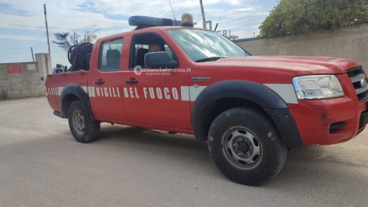 Fiamme in località Burgesi e scatta l'allarme: il rogo raggiunge la discarica, ma viene spento in tempo - Corriere Salentino