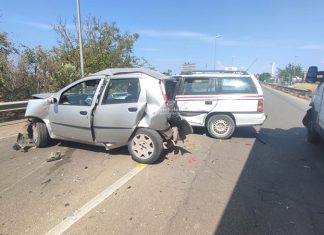 Schianto all’incrocio, tre mezzi coinvolti e tre feriti: corsa in ospedale anche per un bimbo di 9 anni