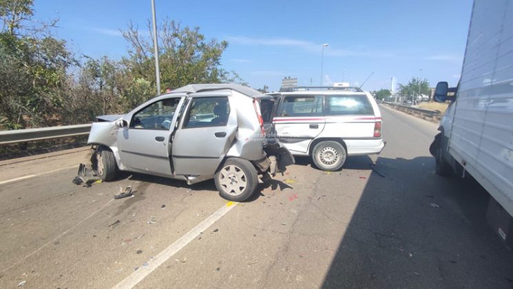 Schianto all'incrocio, tre mezzi coinvolti e tre feriti: corsa in ospedale anche per un bimbo di 9 anni - Corriere Salentino