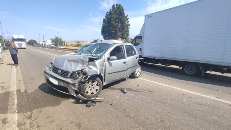 Schianto all'incrocio, tre mezzi coinvolti e tre feriti: corsa in ospedale anche per un bimbo di 9 anni - Corriere Salentino