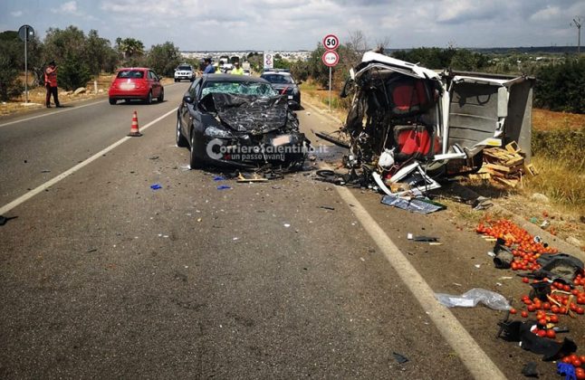 Schianto frontale sulla 274 tra auto e furgone, un ferito grave: corsa in ospedale con “codice rosso” - Corriere Salentino