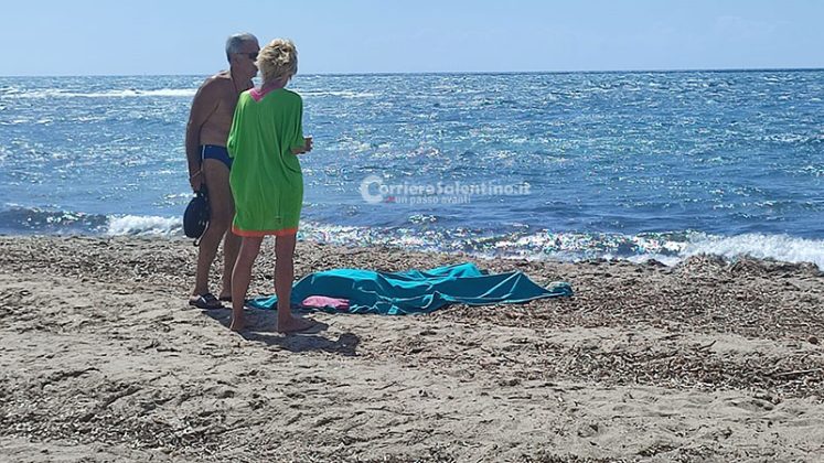 Tragedia in vacanza, malore fatale in mare: muore turista 74enne - Corriere Salentino