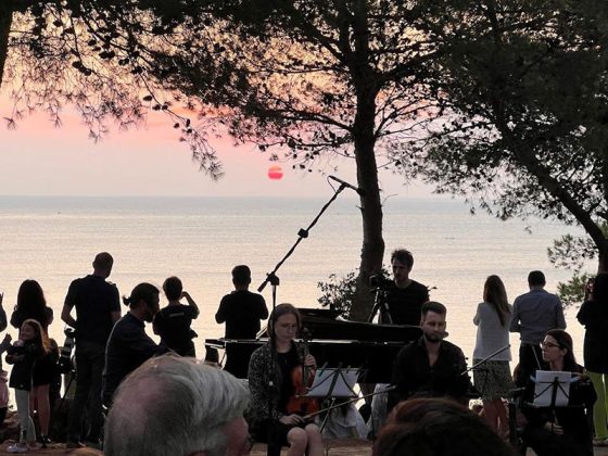 Grande successo per l’evento “Splendido”, concerto all’alba a Marina di Marittima - Corriere Salentino